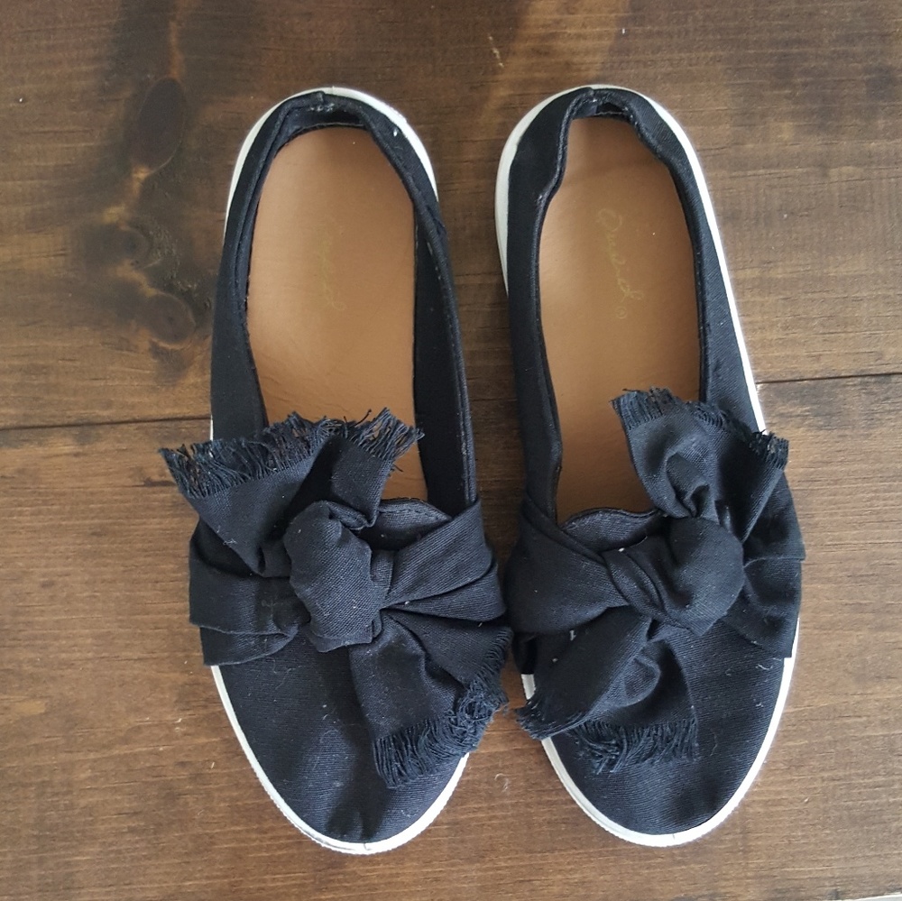 Qupid Bow Flats Sandals